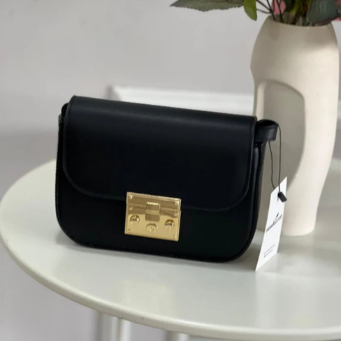 Bolsa Cruzado Preto com detalhe Dourado